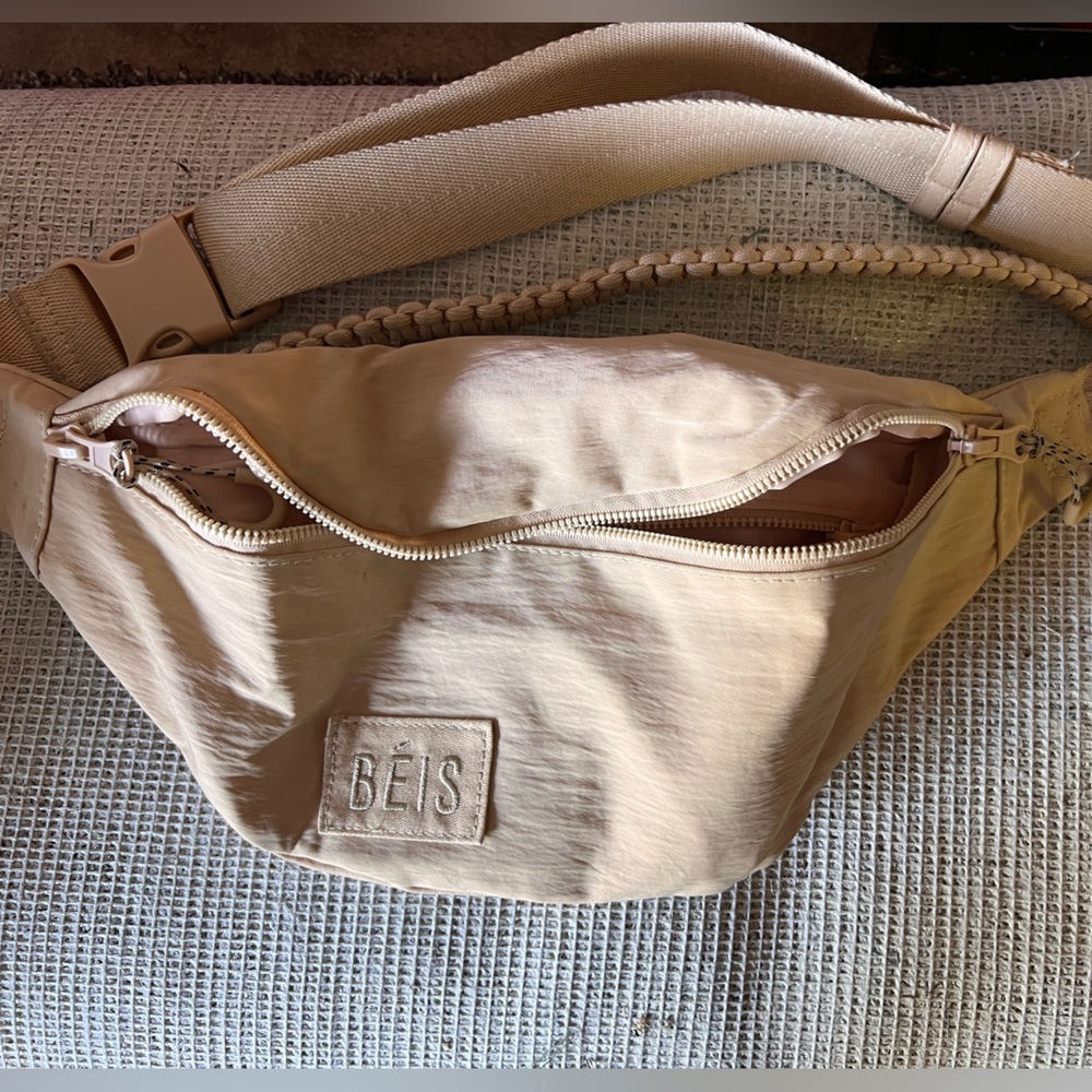 Beis Sport sling bag